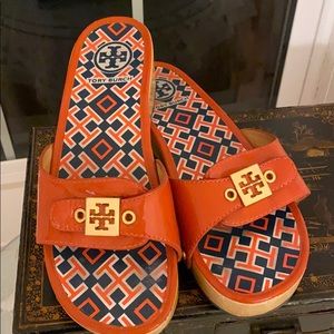 Red-orange comfy clogs